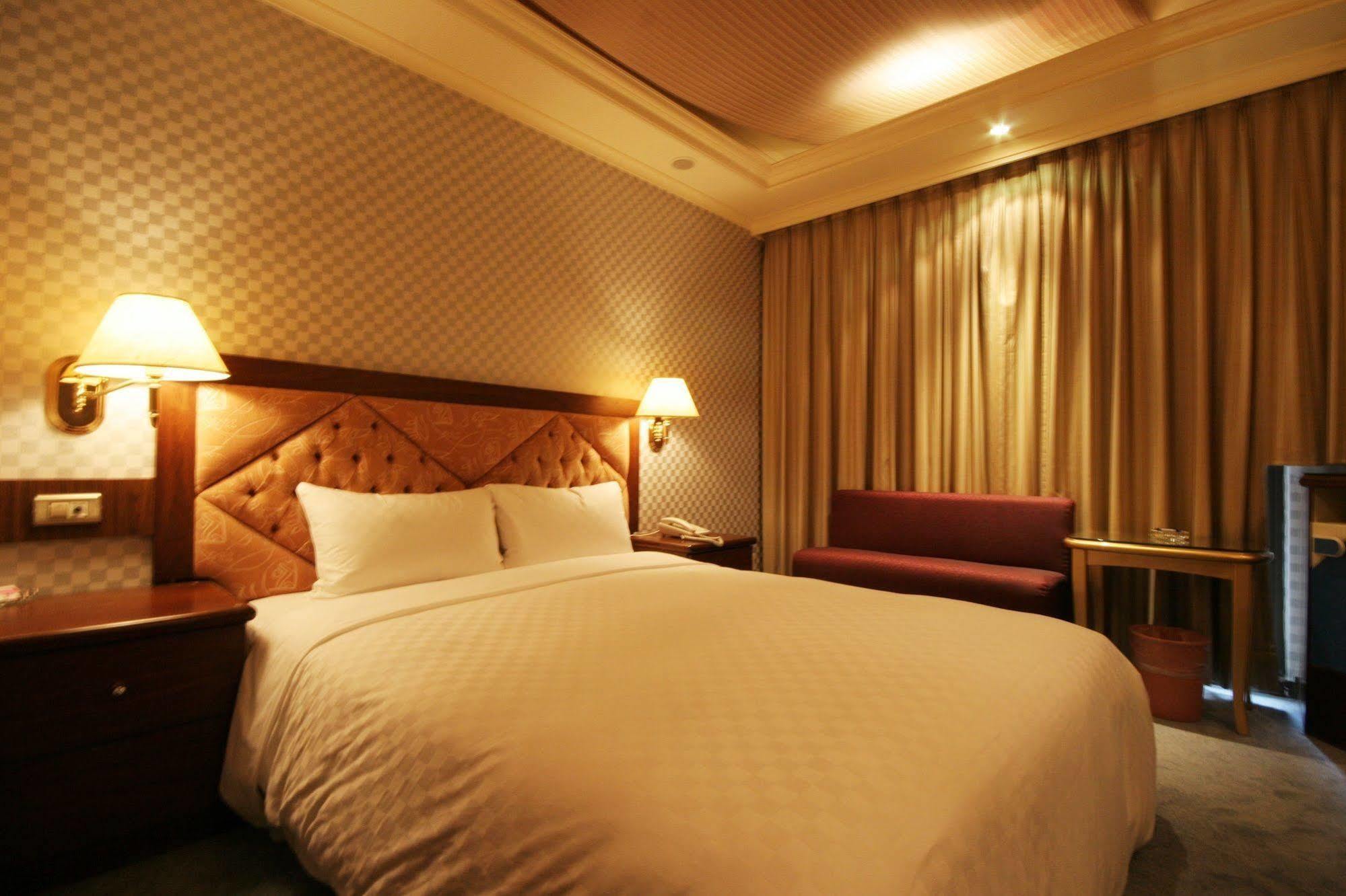 Good Life Hotel - Chunlai Taipei Bagian luar foto